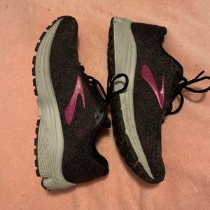EUC Brooks Women’s Anthem 2 running shoes